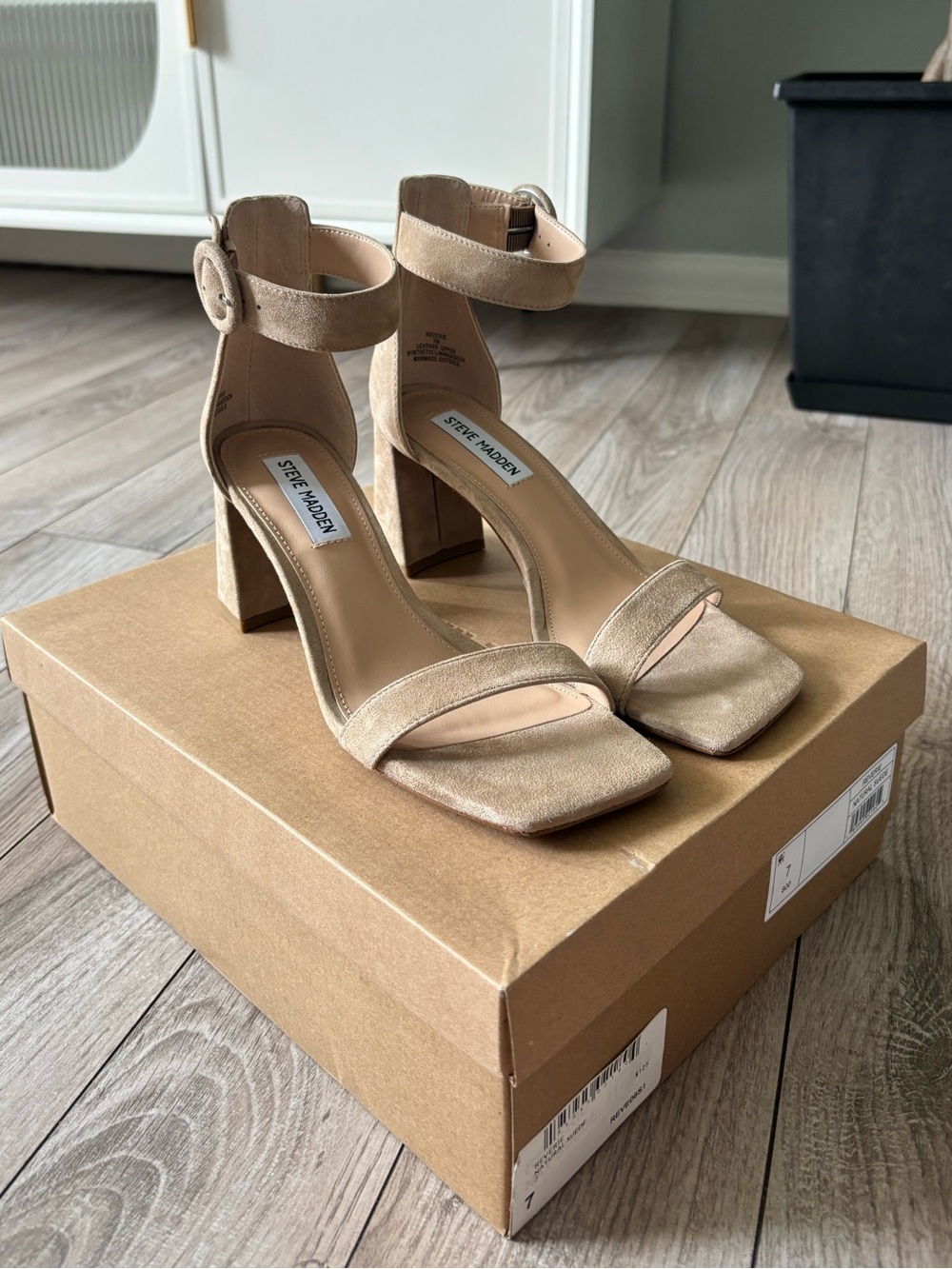 NWT Steve Madden Tan Block Heel Ankle Strap Sandals